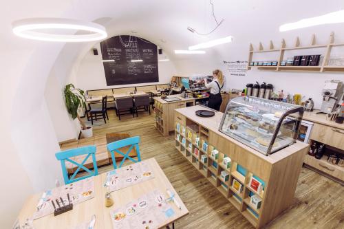 ☕ Kavárny a chill místa v Orlové – kde si dát kávu, dezert a relax